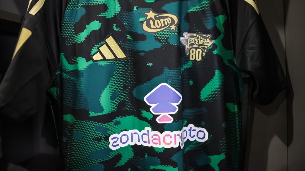 Zondacrypto na froncie koszulek Lechii Gdańsk. Nowy rozdział współpracy