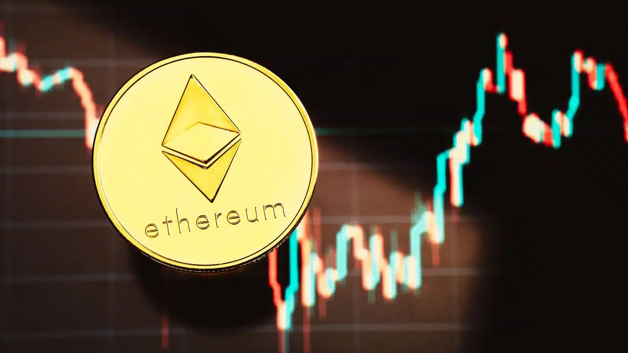 Kluczowy wskaźnik Ethereum bije nowy rekord, a giełdy świecą pustkami. Jednak kurs ETH pozostaje bardzo wrażliwy. Dlaczego?