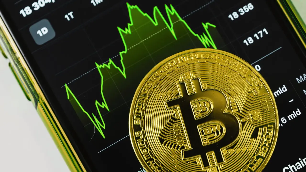 Bitcoin miażdży barierę 81 000 USD i zostawia konkurencję w tyle