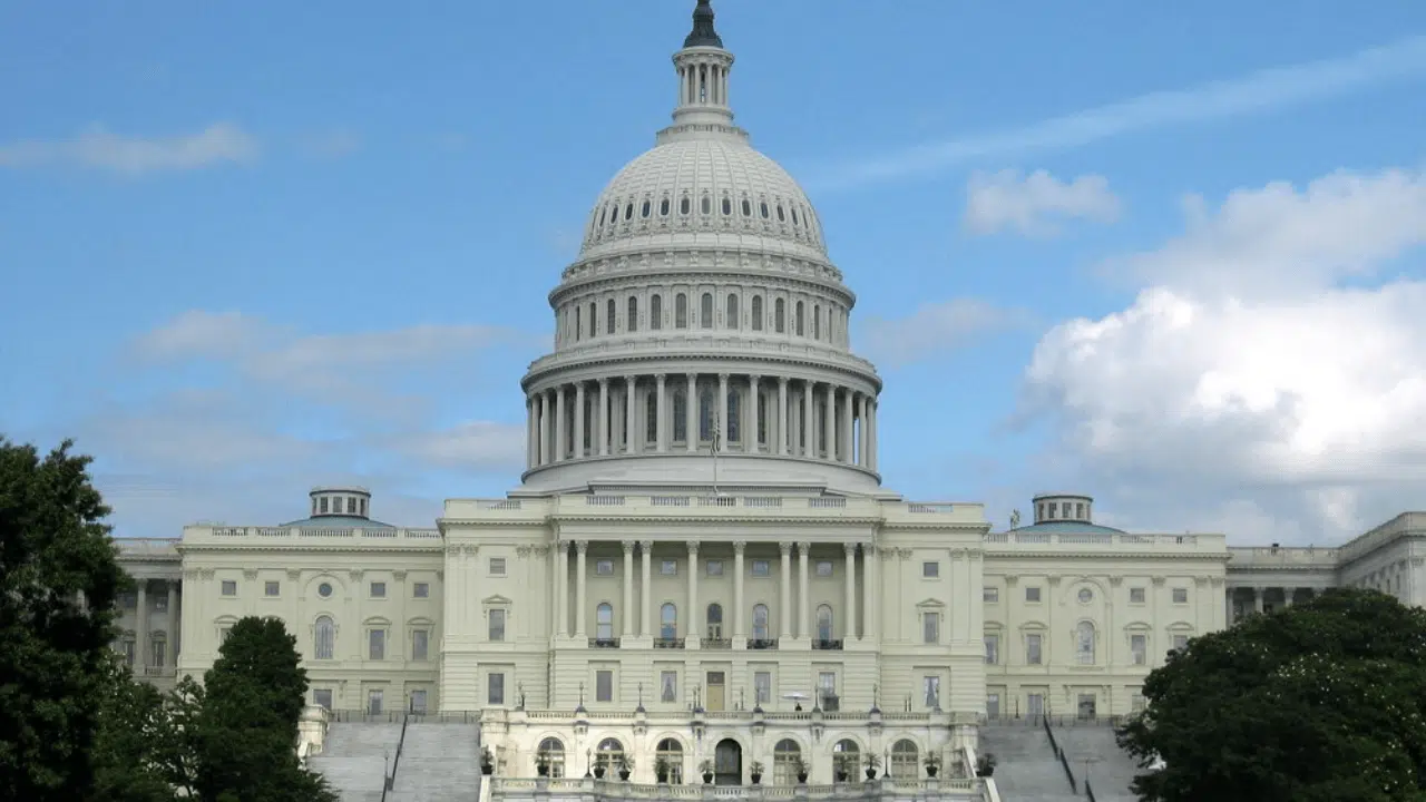 Lokalne banki w USA przez cały czas sprzeciwiają się CLARITY Act. Kluczowa ustawa przepadnie?