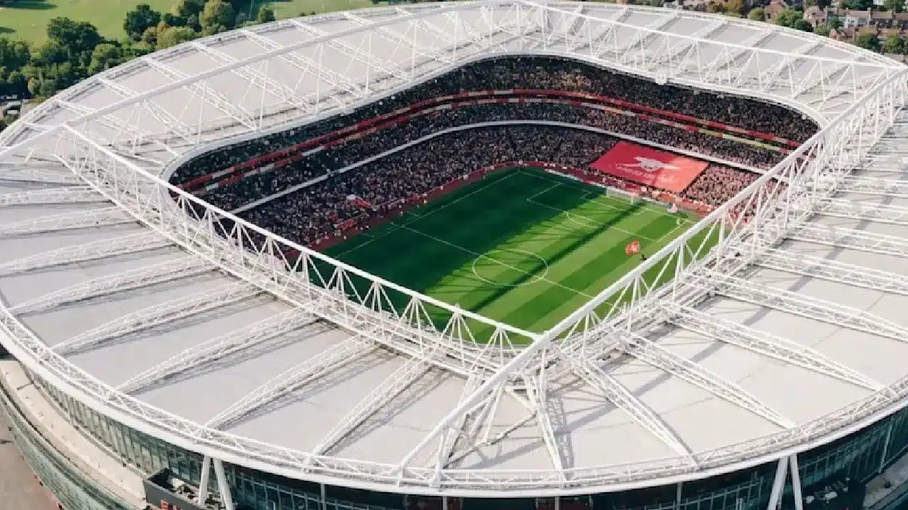 Skandal w Premier League. Śledczy zamrozili miliony z kryptowalut na koncie giganta