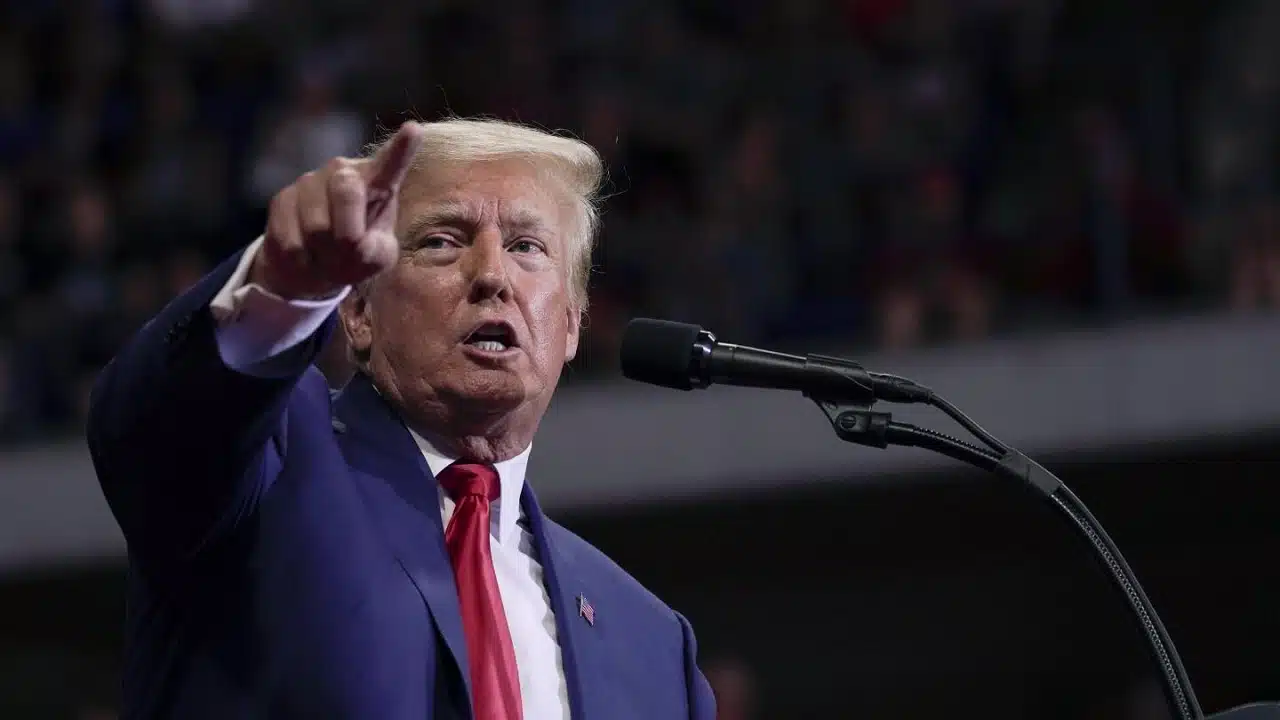Potentaci naftowi na celowniku Trumpa. Dotąd chroniona branża obrywa za ceny paliwa przy rekordowych zyskach