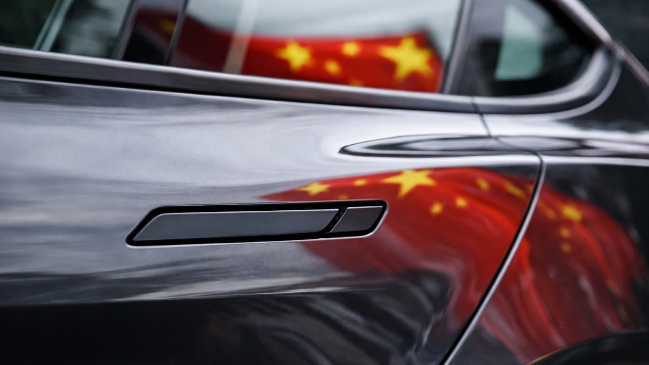 Jedna decyzja z Pekinu zmieni wygląd aut na całym świecie? Projektanci mają problem