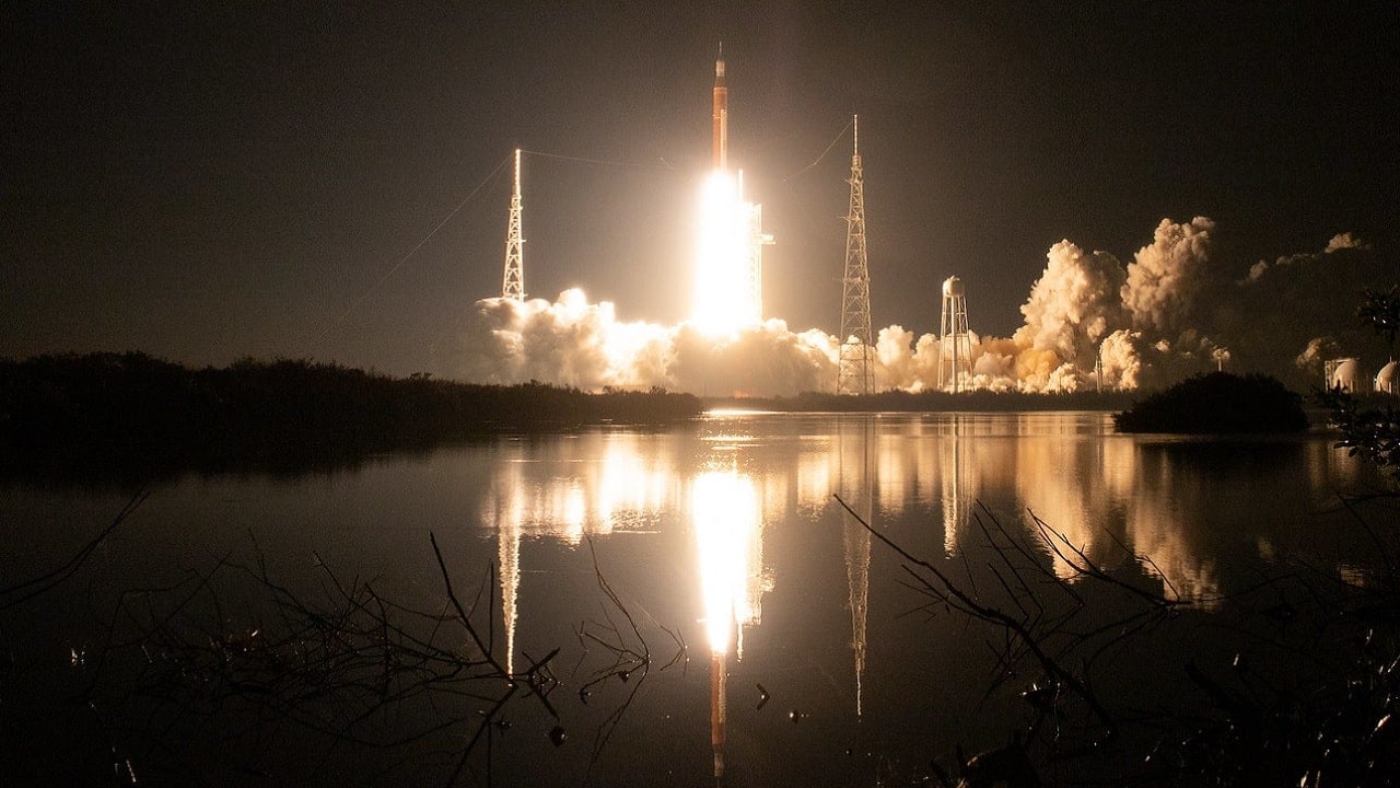SpaceX zamiast Boeinga w programie Artemis. NASA przymuszona przez koszty, opóźnienia i krytykę