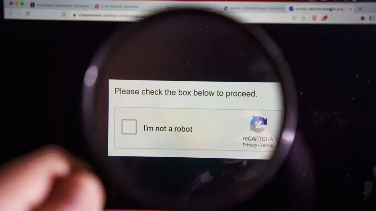 Włącz Google Play i pozwól kraść swoje dane, albo cię zablokujemy: reCAPTCHA oznacza użytkowników jako „podejrzanych”
