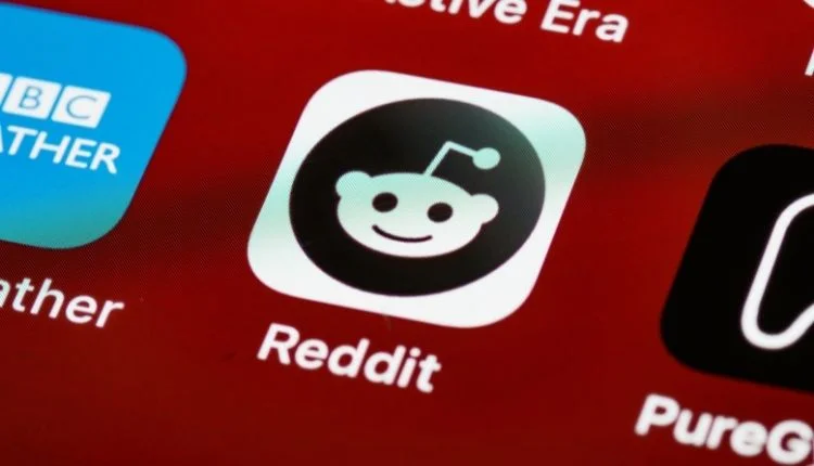 Koniec z przeglądaniem Reddit w przeglądarce. Serwis zaczął wymagać pobrania aplikacji