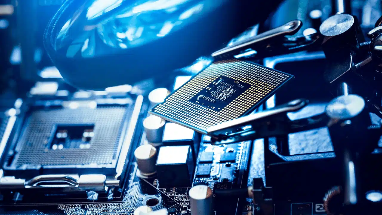DeepSeek pokona Nvidię na jej własnym polu? Firma buduje własny chip do AI