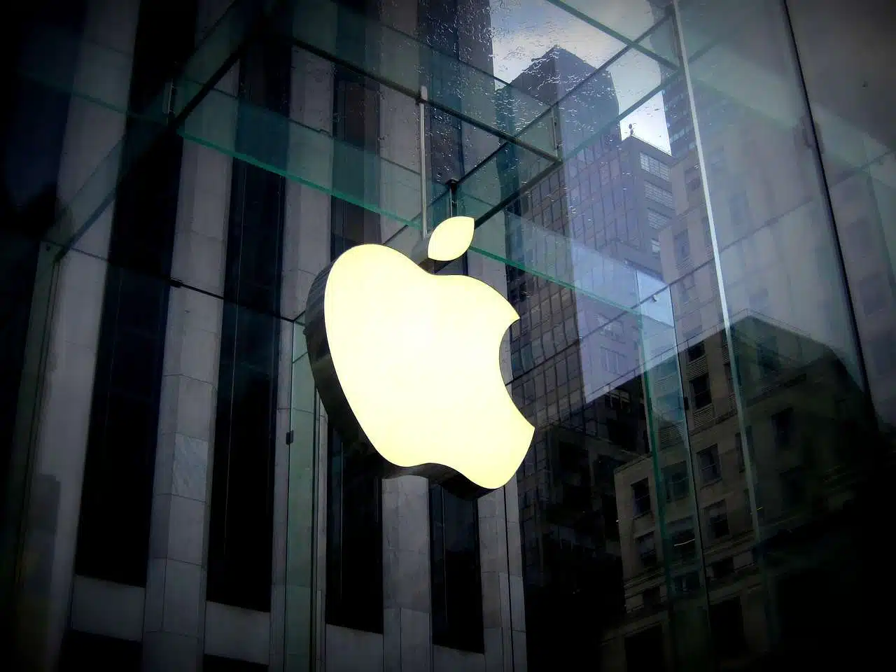 Oto najcenniejsza firma świata – Apple po raz kolejny zmiażdżyło konkurencję!