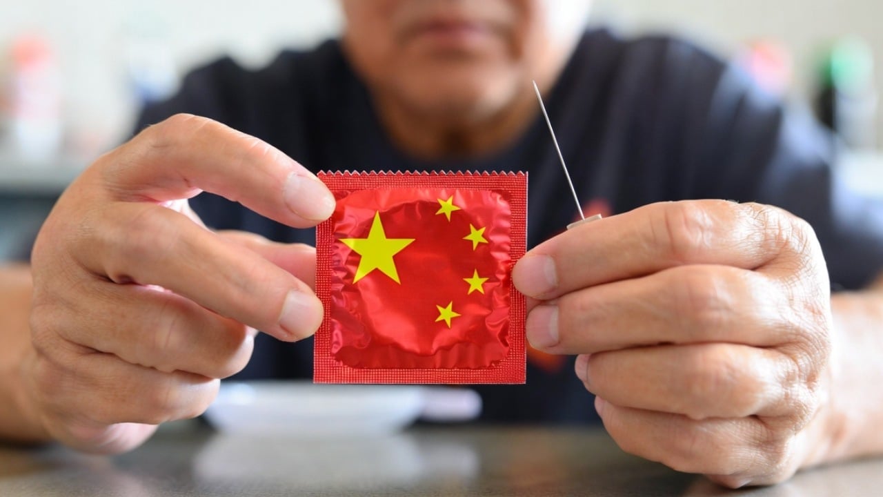 Jeszcze niedawno było tam za dużo ludzi. Teraz Chiny opodatkują… brak dzieci