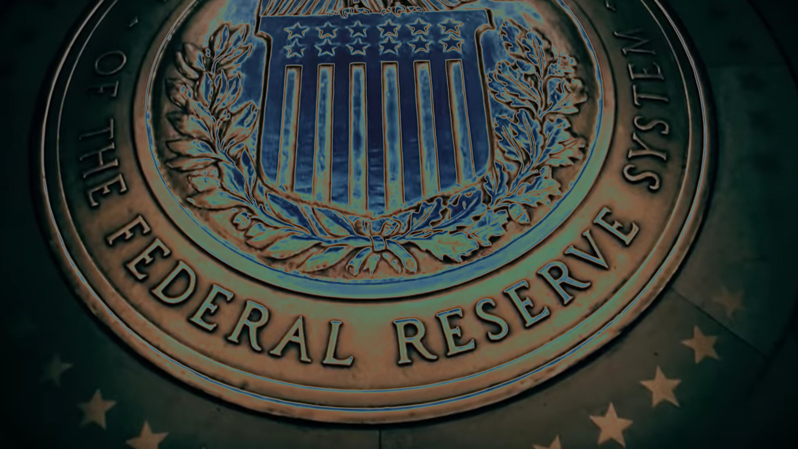 Złoto, srebro pompowane przez prawne turbulencje wokół Fed