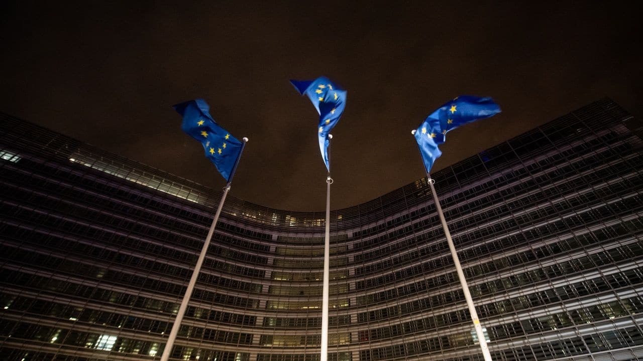 Unijne cła na USA rzędu 108 mld dol., blokada własności intelektualnej. Bruksela ściga się w groźbach z Trumpem