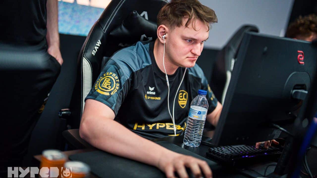 Najlepsza polska drużyna CS2 podpisała kontrakty z organizacją i… została przeniesiona na ławkę?