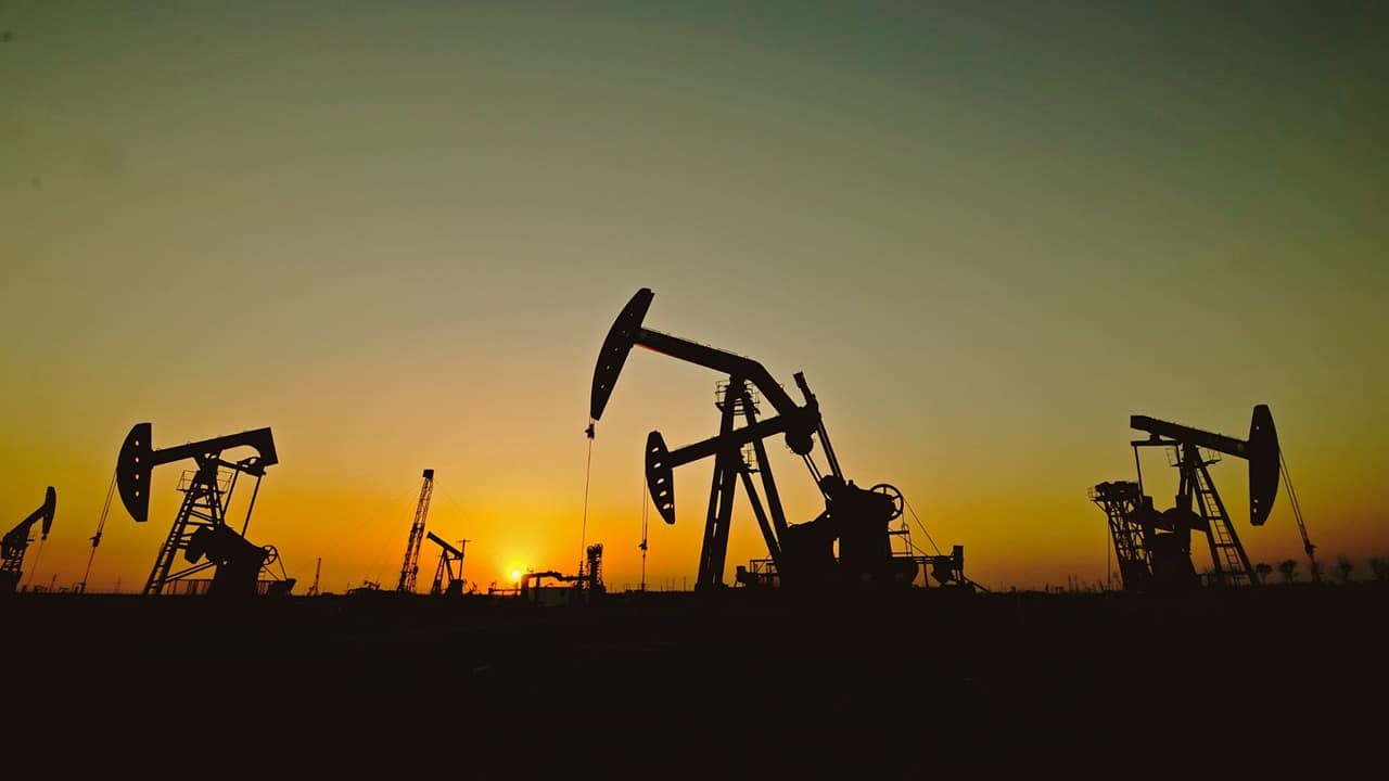 Rosja zmuszona sprzedawać ropę 50% poniżej cen rynkowych? Lukoil w opałach, machina spowalnia