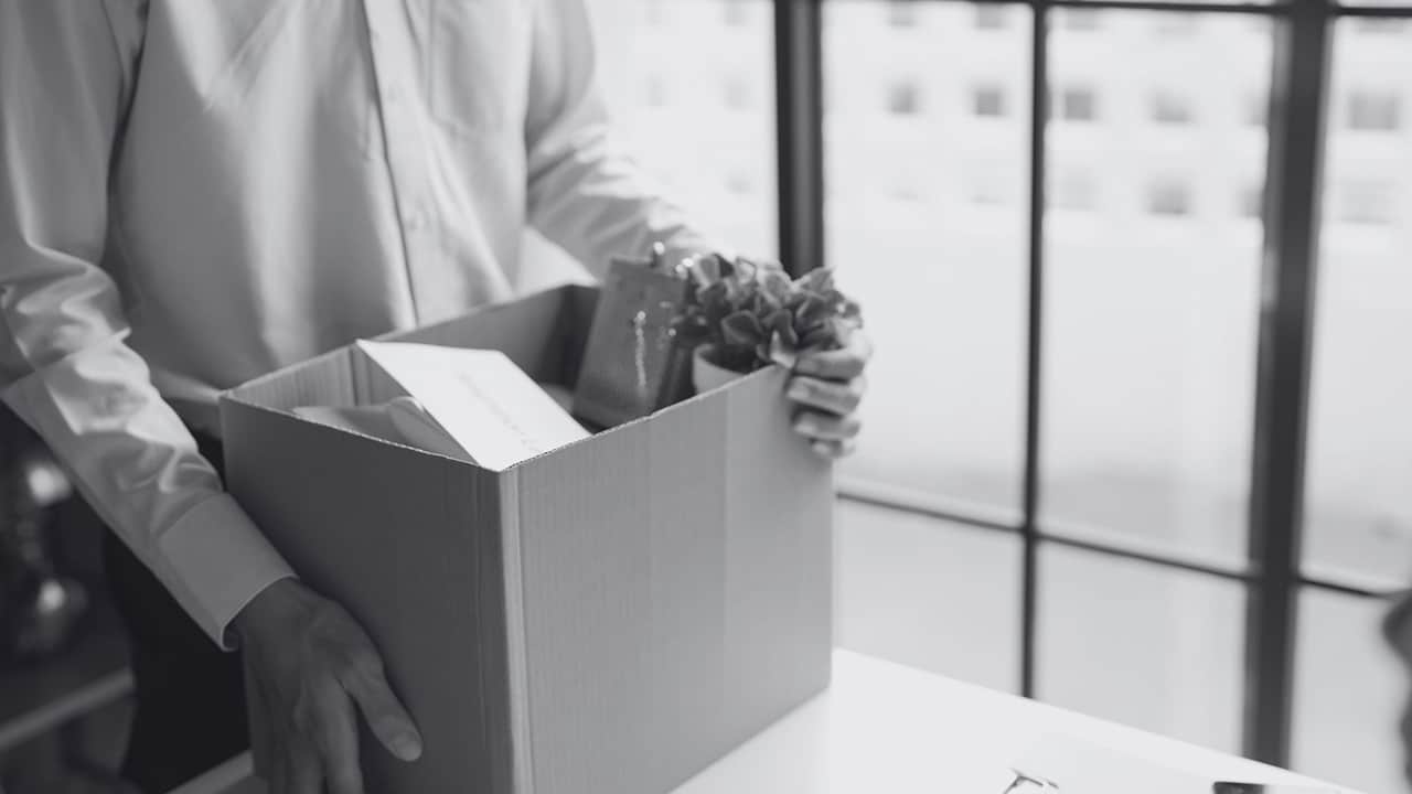 Lawina zwolnień w USA: rekordzista tnie 78 tys. etatów. Dotrze do Polski?