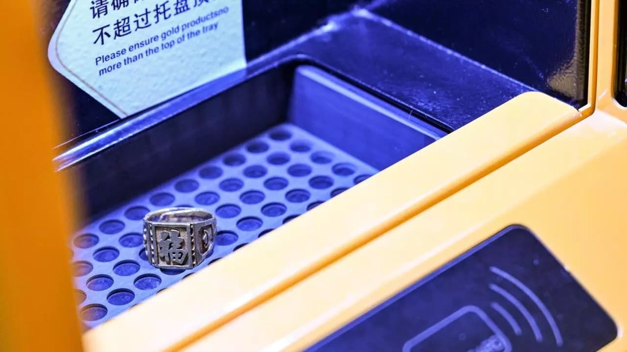 Szybki zysk vs. barbarzyństwo: automaty topią stare precjoza, płacą za złoto na wagę