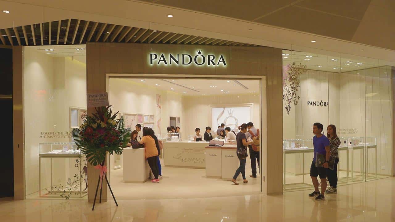 Topowy producent biżuterii odpuszcza srebro i stawia na platynę. Zaczyna się?