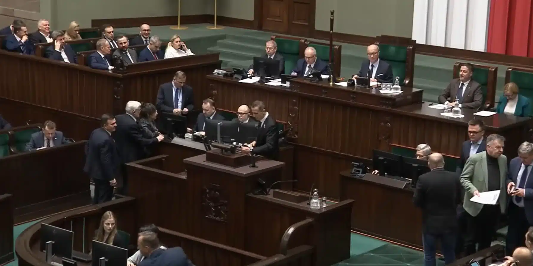 Rachunki rekordowo wysokie, a posłowie dostają podwyżki. 25 tys. zł miesięcznie to i tak za mało?