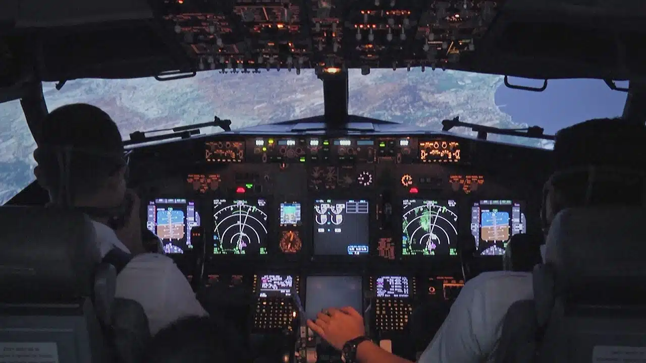 Piloci mają (znów) umieć latać. Nowe wymogi FAA dot. kompetencji personelu, w tle kontrowersje polityczne