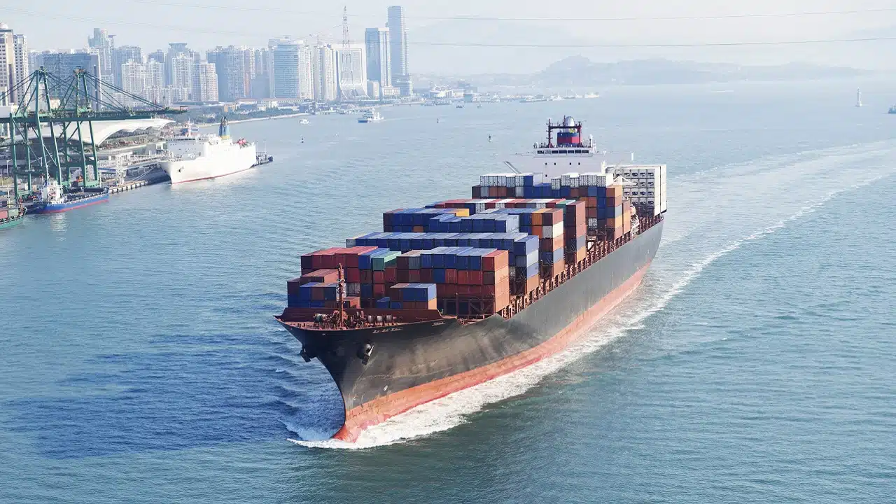 Giganci frachtowi wstrzymują transport przez Kanał Sueski. Paraliż globalnego handlu?