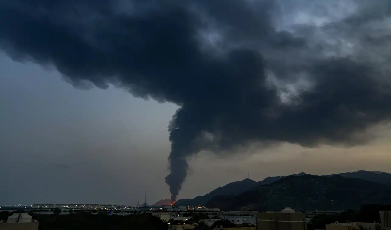 Podsumowanie wojny na Bliskim Wschodzie (05.03.2026). Eksplozje w bazach i rafineriach, poszukiwania myśliwca-widmo