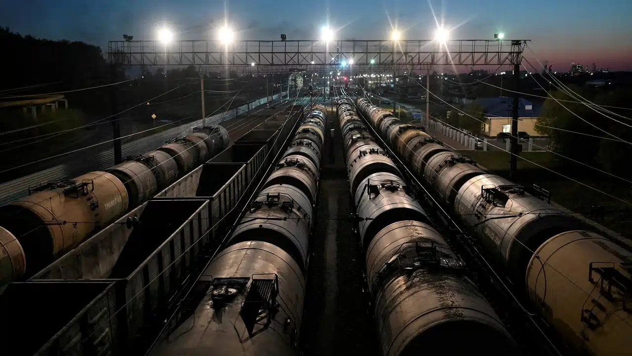 Płonące terminale i rafinerie, Rosja zakazuje eksportu benzyny po ukraińskich nalotach