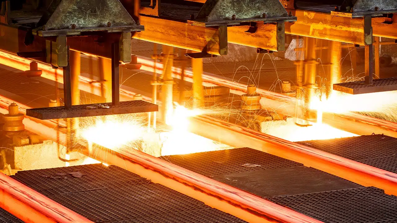 Stalowe restrykcje: rząd wprowadza 82% cła na import stali z Chin