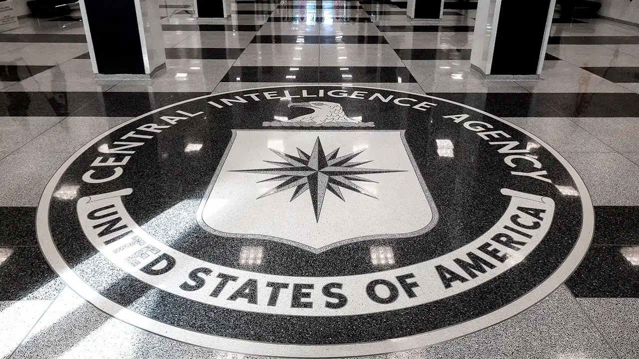 Agent CIA aresztowany – z setkami złotych sztab w domu, pobranymi „do celów operacyjnych”