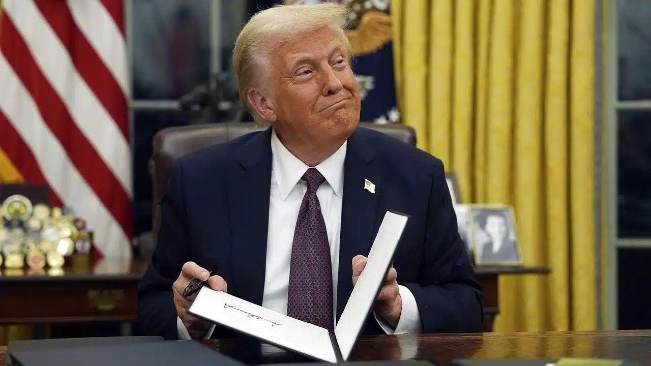 Cła Trumpa z impetem wracają, dziesiątki państw na celu. Powodem „praca przymusowa”