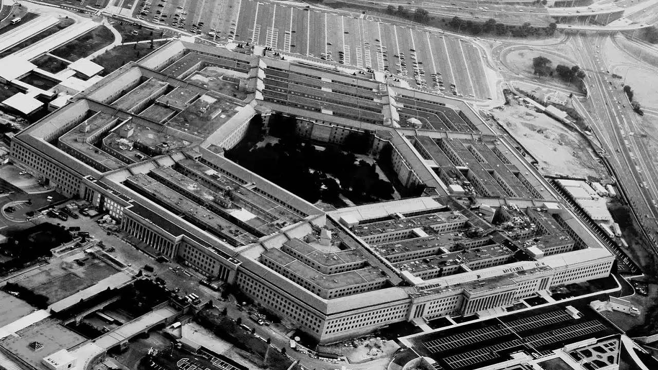 Pentagon rozszerza czarną listę: znane firmy na cenzurowanym