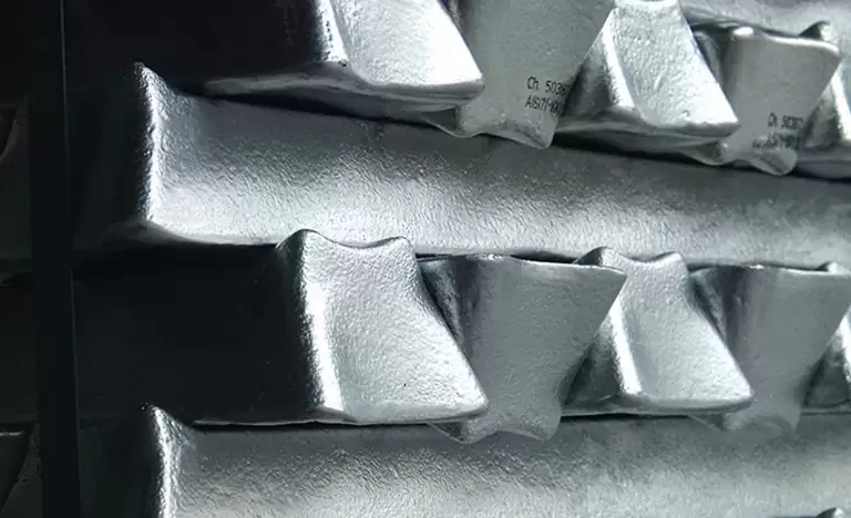 Największy nie-chiński producent tego metalu redukuję produkcję o 50%, notowania giełdowe ostro w górę