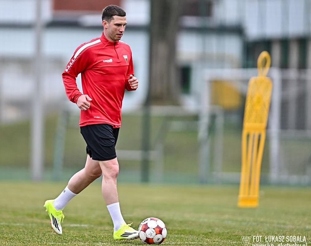 Jakub Świerczok trenuje z piłkarzami GKS-u Tychy