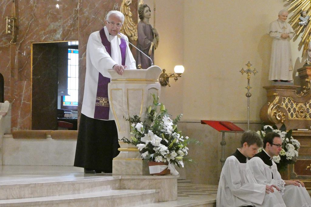 [FILM, ZDJĘCIA] W Tychach od 15 lat odprawiane są msze św. trydenckie. Pierwszej przewodniczył ks. prałat Franciszek Resiak