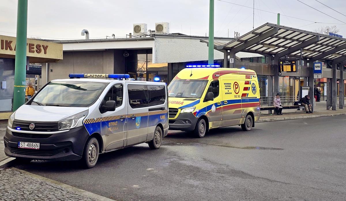 Tychy: Zakrwawiony mężczyzna na dworcu PKP