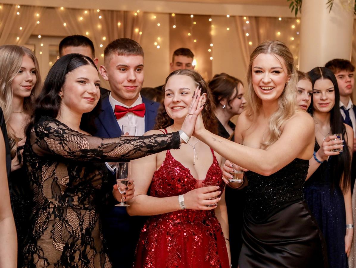 Czas studniówek. Jak bawili się uczniowie Powiatowego Zespołu Szkół nr 2 w Pszczynie