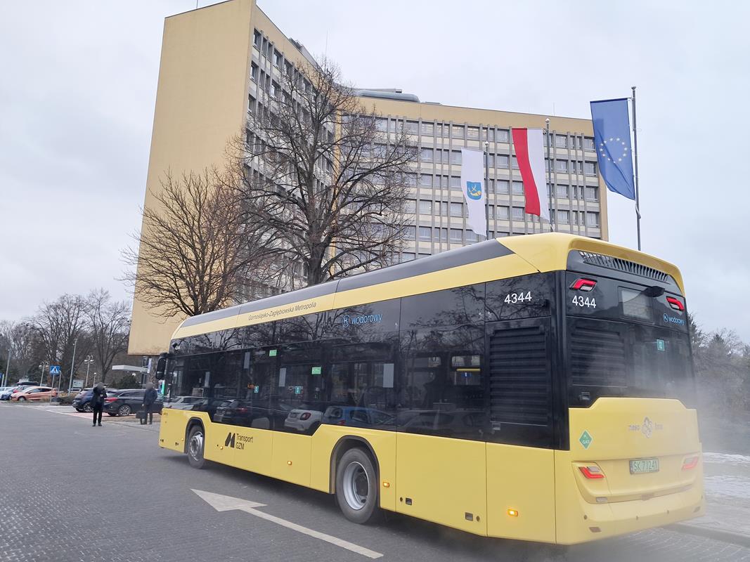 Autobus wodorowy z pewnymi problemami przejechał trasę Tychy – Katowice – Tychy