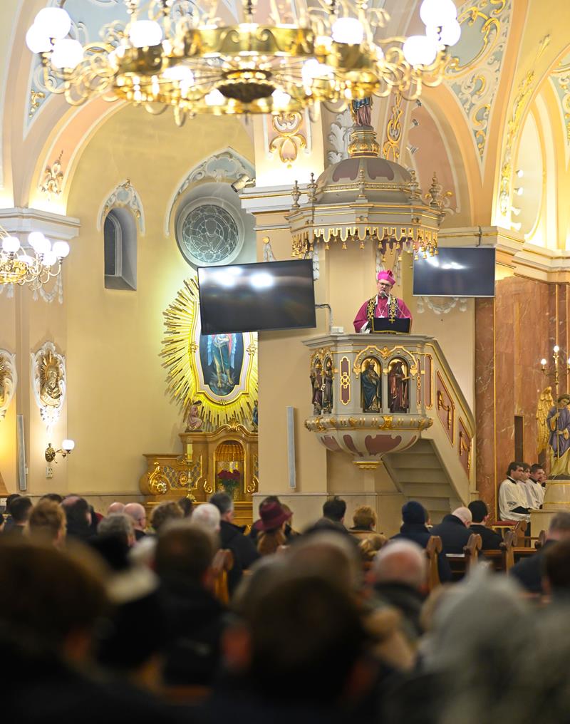 Tychy: Msza św. trydencka z arcybiskupem Andrzejem Przybylskim