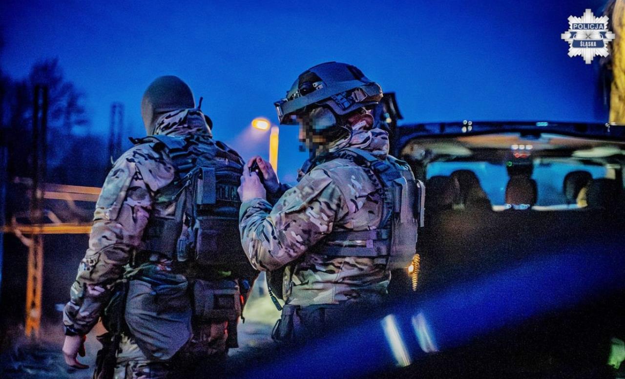 Sprawa handlu narkotykami i transportu nielegalnych migrantów. Zatrzymano kolejnych pseudokibiców