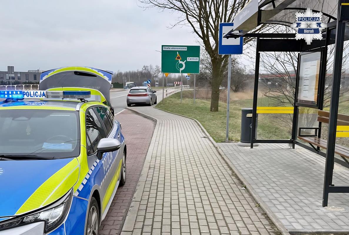 Mężczyzna potrącony przez samochód został ukarany mandatem