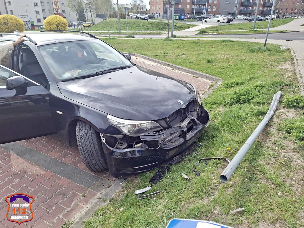 Tychy: Kierowca zasłabł, a samochód wciąż jechał, taranując wszystko na swojej drodze