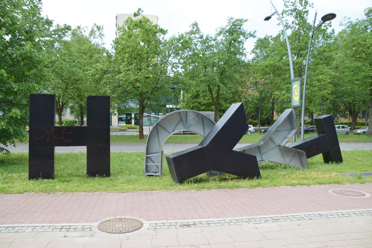 Tychy: Zaświeciły nowe litery TYCHY