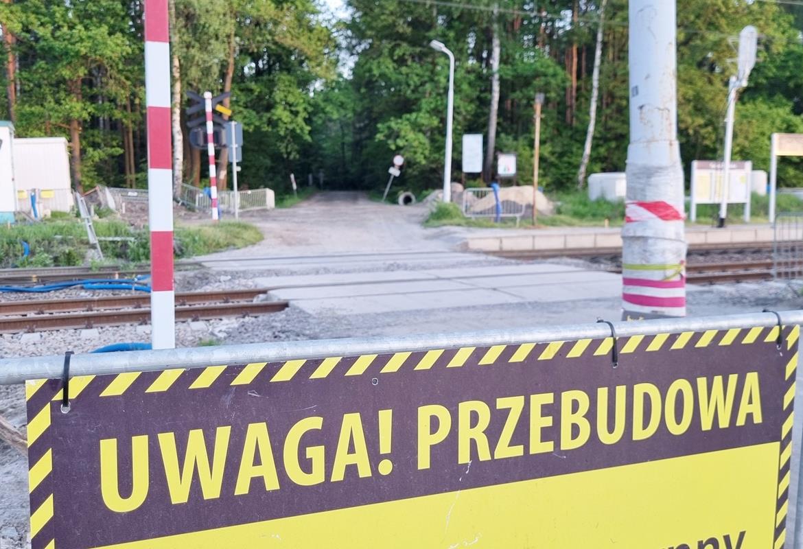 Tychy: Szlaban na samochody w Żwakowie został opuszczony. Kiedy go podniosą?