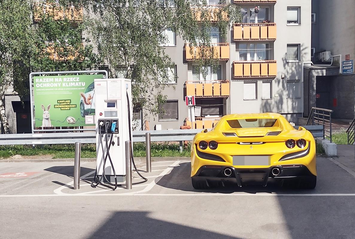 Ferrari na prąd w Tychach? Czytelnicy informują, my publikujemy