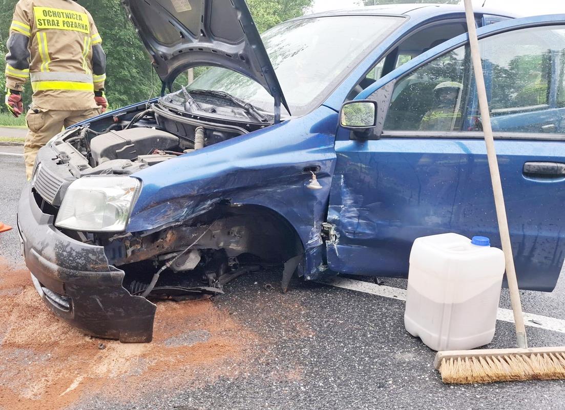 Prawie trzeźwy kierowca doprowadził do zderzenia samochodów
