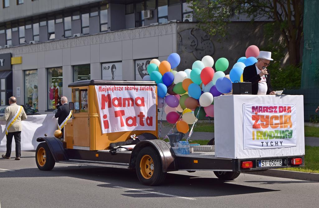 Tychy: Marsz dla Życia i Rodziny na ul. Paprocańskiej