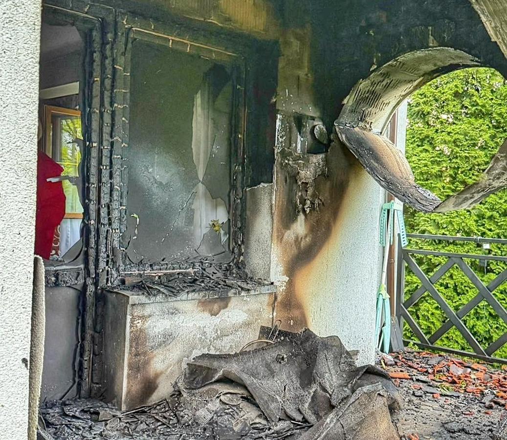 Bieruń: Pożar domu na ul. Bijasowickiej. Ewakuacja czteroosobowej rodziny