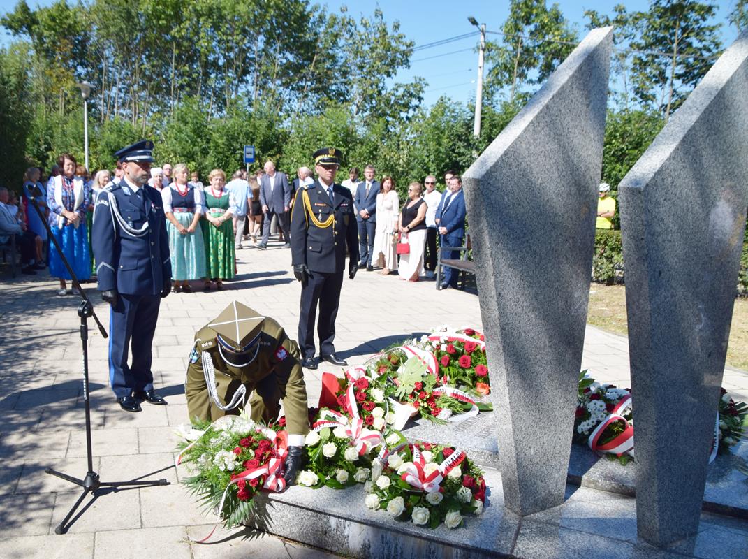 Tychy: Modlitwą i złożeniem kwiatów uczczono 107. rocznicę wybuchu I Powstania Śląskiego