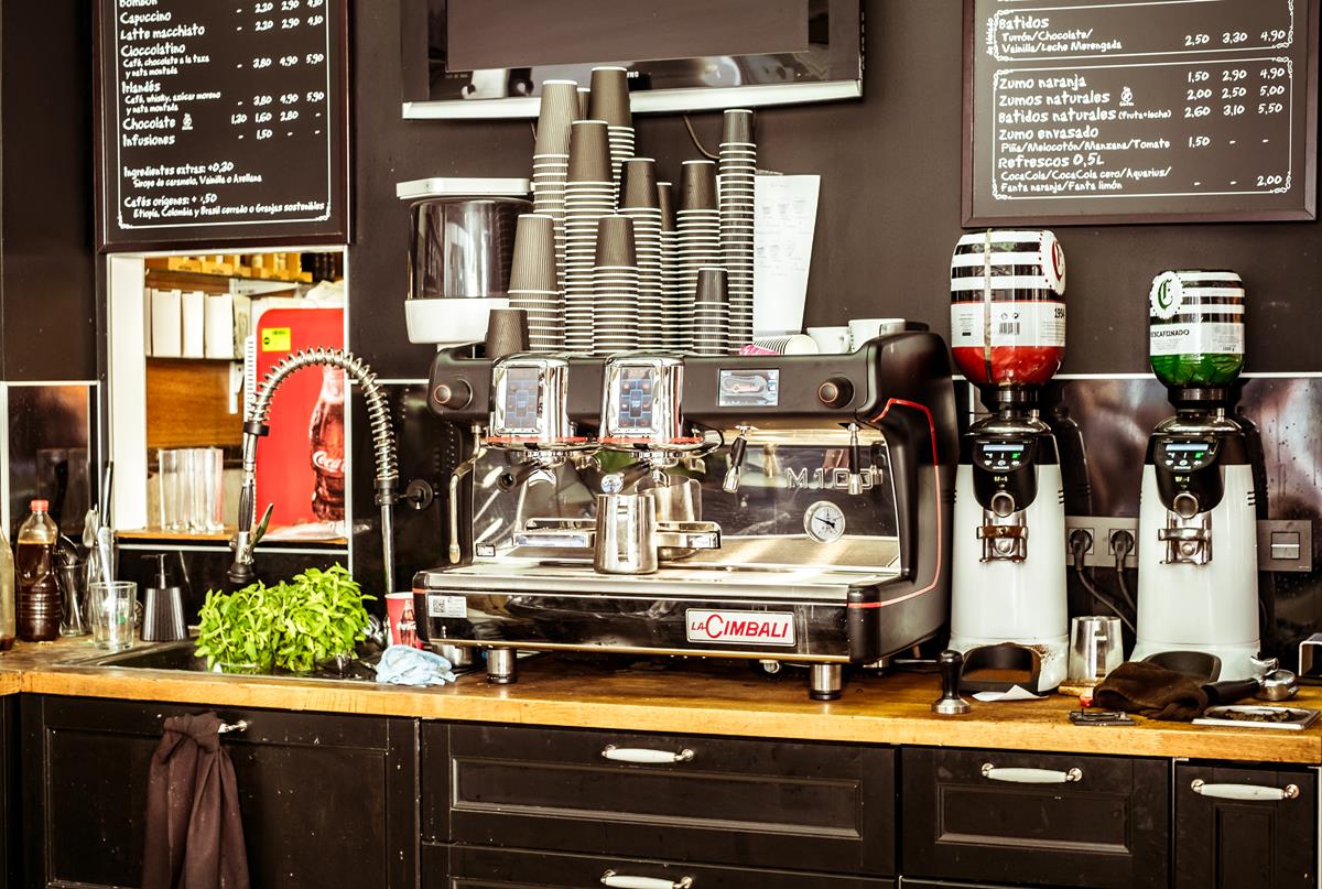 Ekspres kolbowy do kawiarni – profesjonalne rozwiązanie dla gastronomii