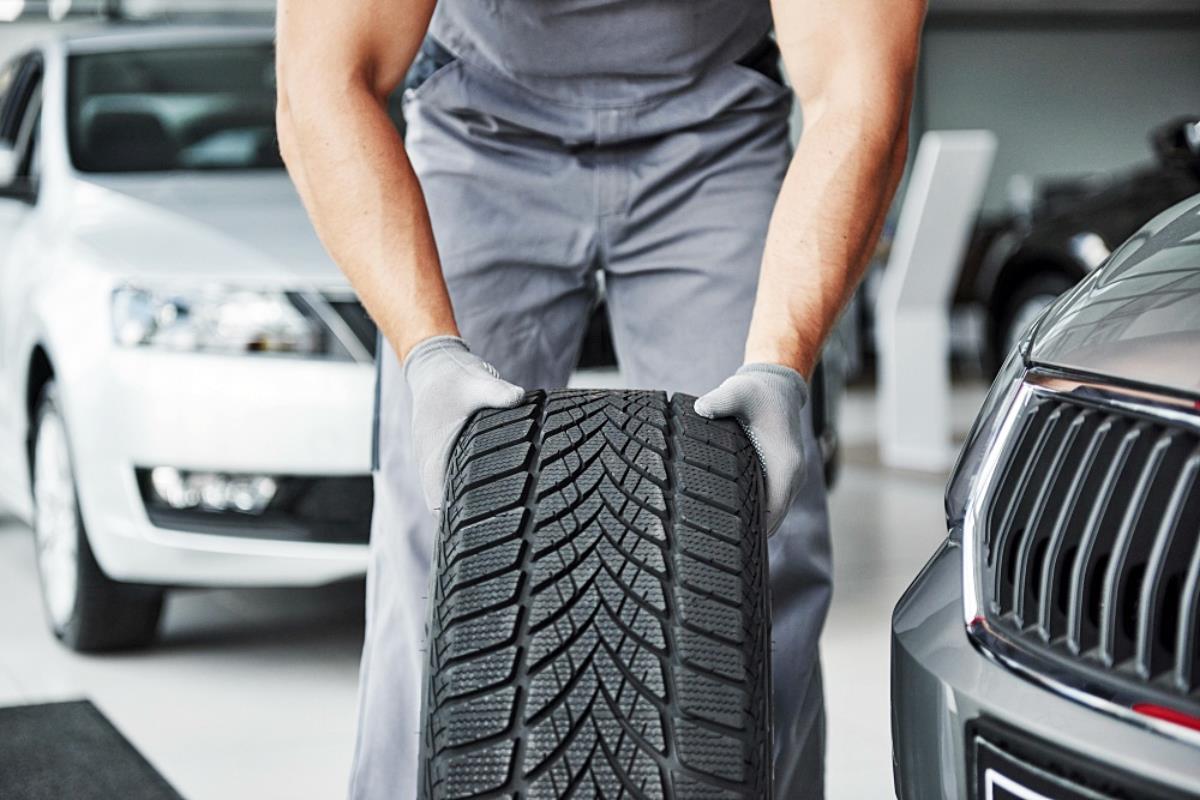 Kiedy i dlaczego warto zmienić opony na letnie – poradnik dla kierowców