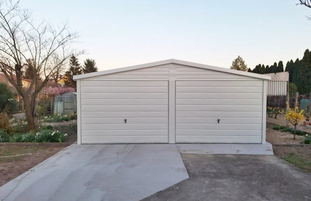 Garaże blaszane – korzyści z posiadania blaszaka