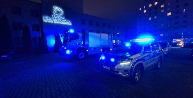 Ładunki wybuchowe i kontrabanda w płockim teatrze. Ewakuowano 32 osoby
